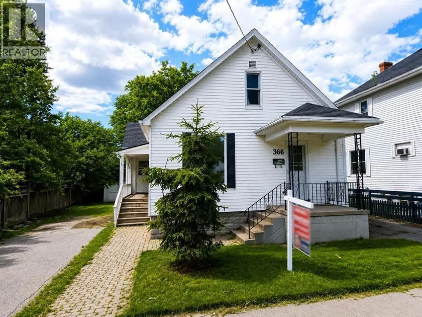 Detached at 366 Cromwell STREET