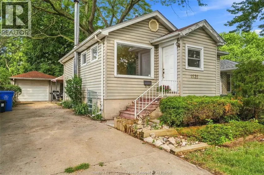Detached at 1535 BUCKINGHAM DRIVE, Windsor