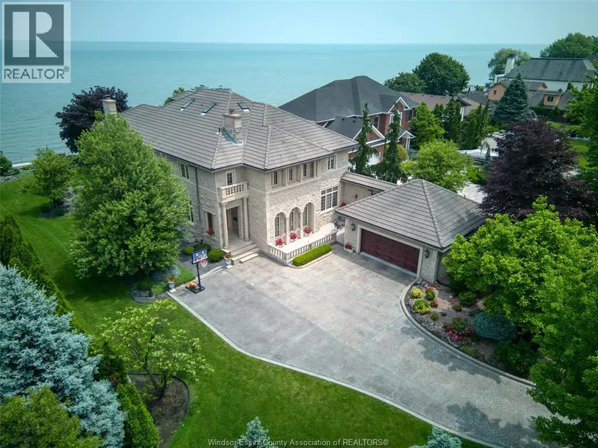 Detached at 300 Elmgrove DRIVE, Lakeshore