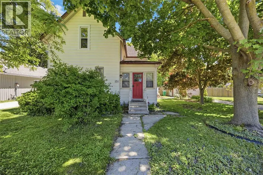 Detached at 454 MAUDE STREET, Petrolia