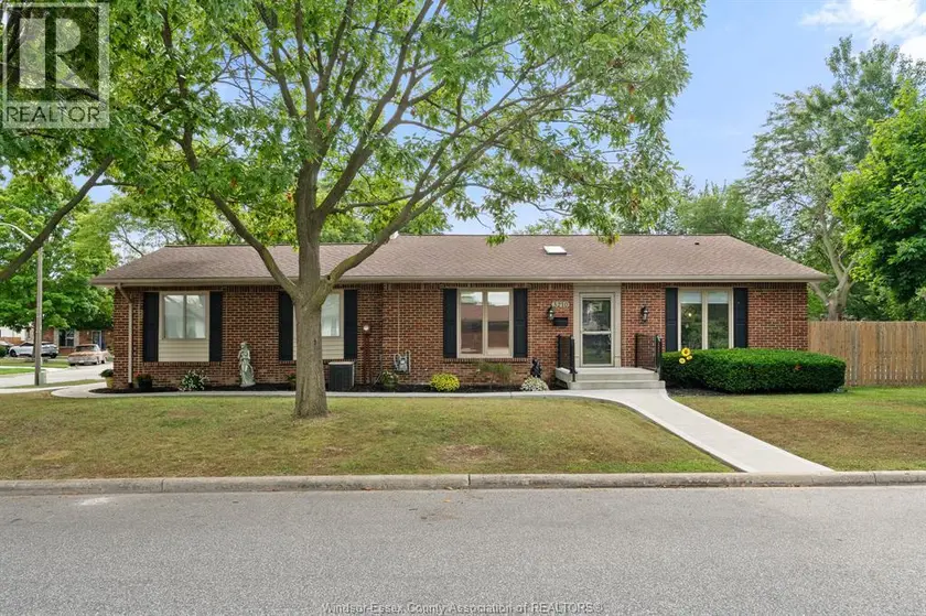 Detached at 3210 Halpin ROAD, Windsor