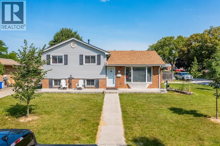 Detached at 5122 COLBOURNE DRIVE, Windsor