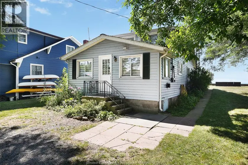 Detached at 69 WILLOW BEACH ROAD, Amherstburg