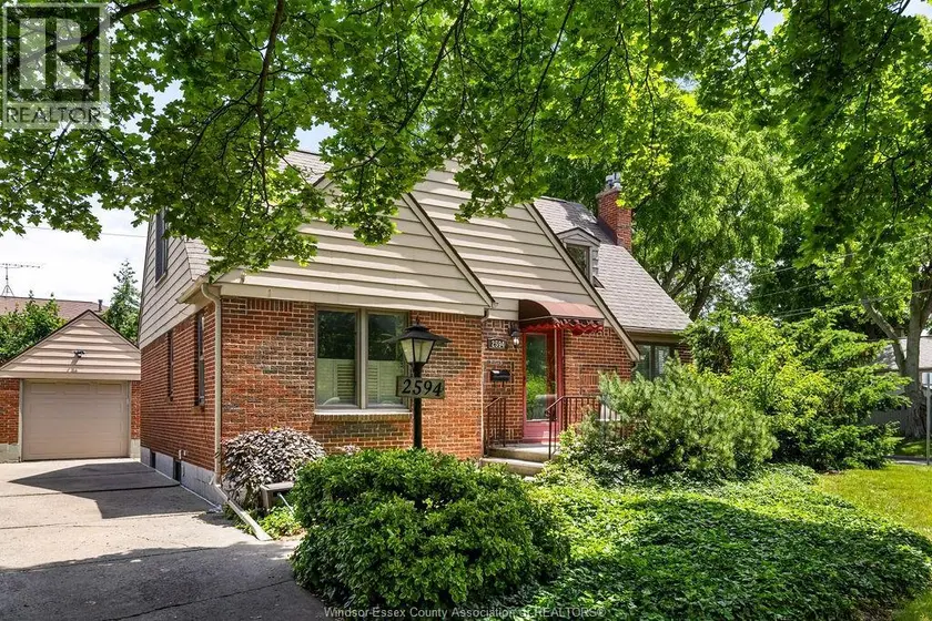 Detached at 2594 BUCKINGHAM, Windsor