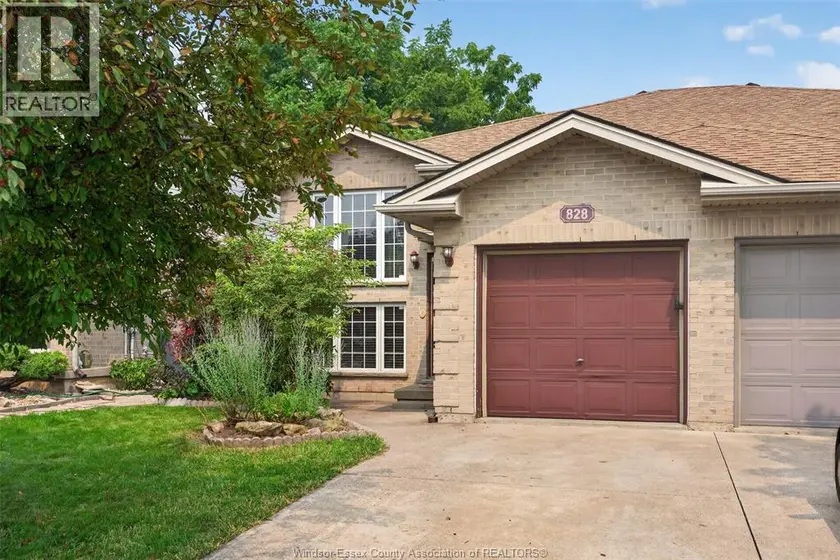 Semi-Detached/Link at 828 MICHAEL DRIVE, Tecumseh