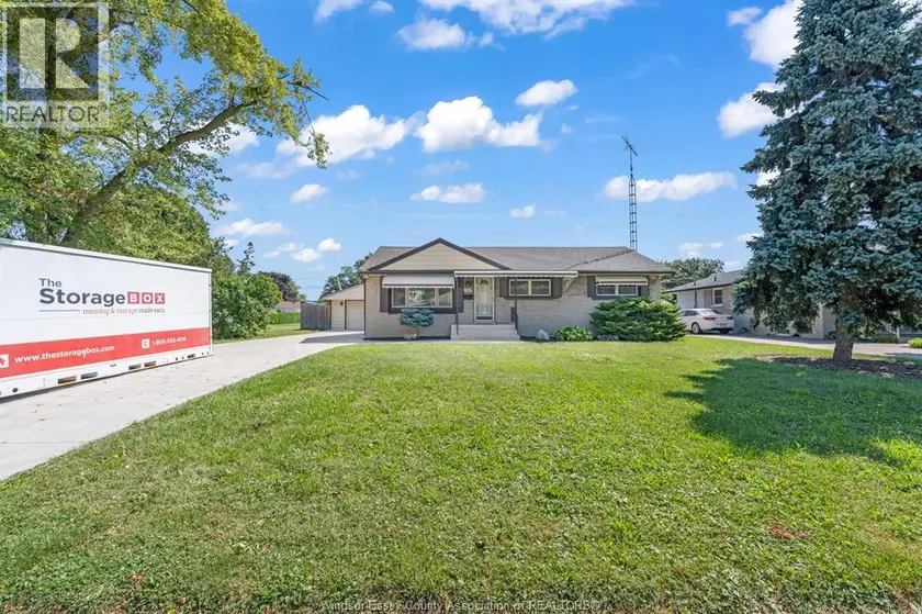 Detached at 3302 WOODLAWN AVENUE, Windsor