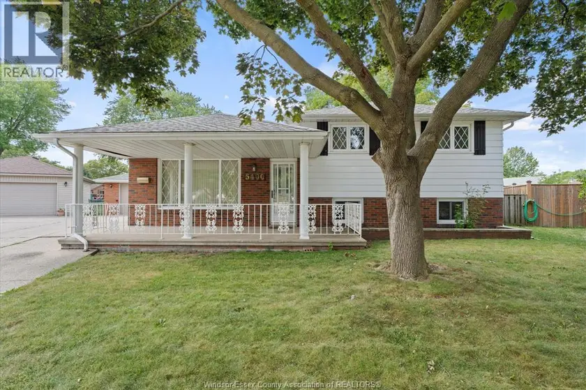 Detached at 5400 LYNDON COURT, Windsor