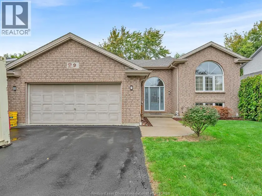 Detached at 9 Lyle STREET, Cottam