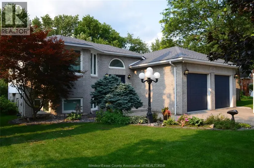 Detached at 1270 WOODMOUNT CRESCENT, LaSalle