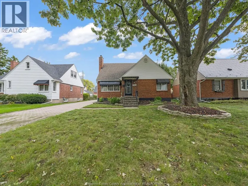 Detached at 2584 CHILVER, Windsor