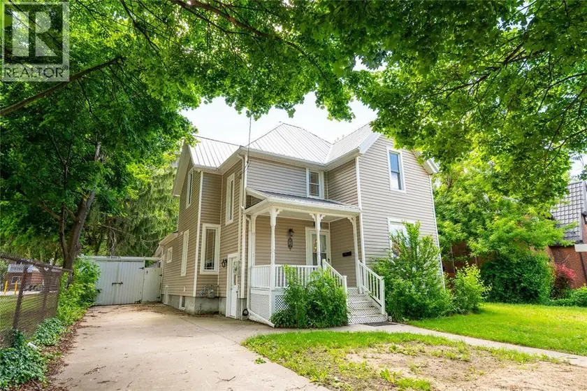 Detached at 156 QUEEN STREET, Sarnia