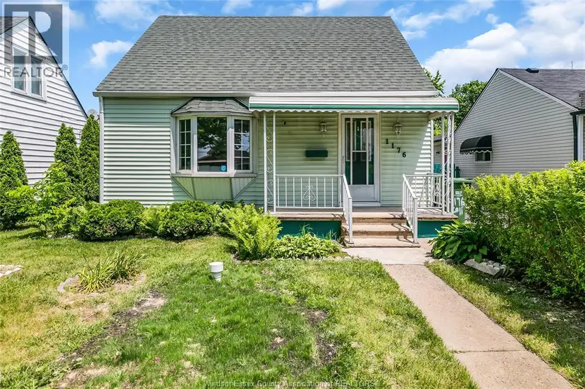 Detached at 1176 CALIFORNIA AVENUE, Windsor