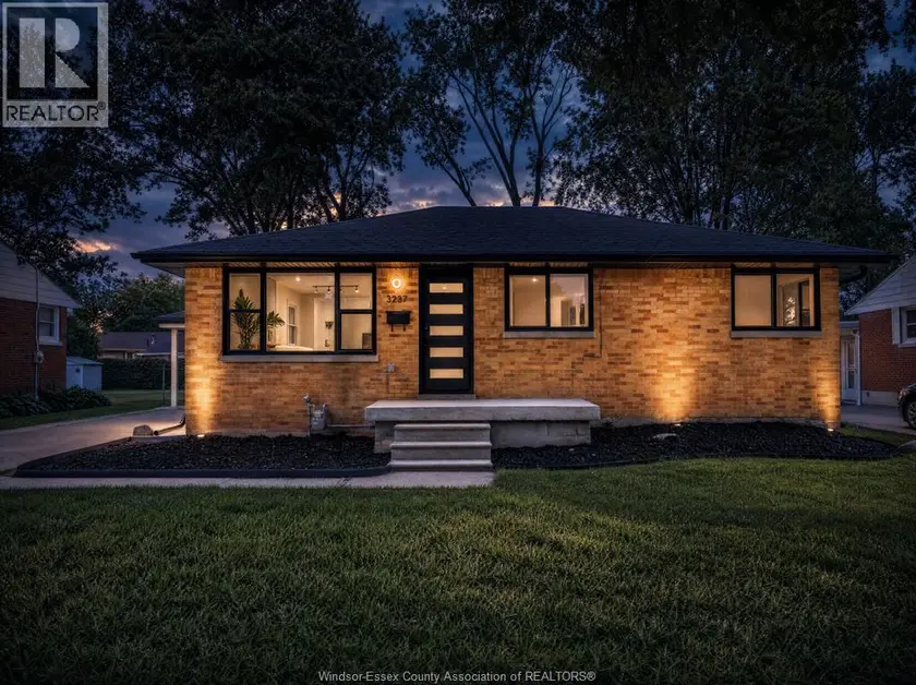 Detached at 3237 Mckay AVENUE, Windsor