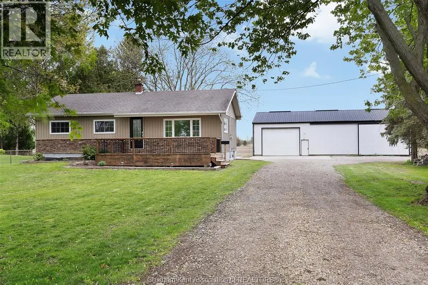 Detached at 864 MCNAUGHTON AVENUE East, Chatham