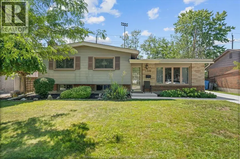 Detached at 4235 MITCHELL CRESCENT, Windsor