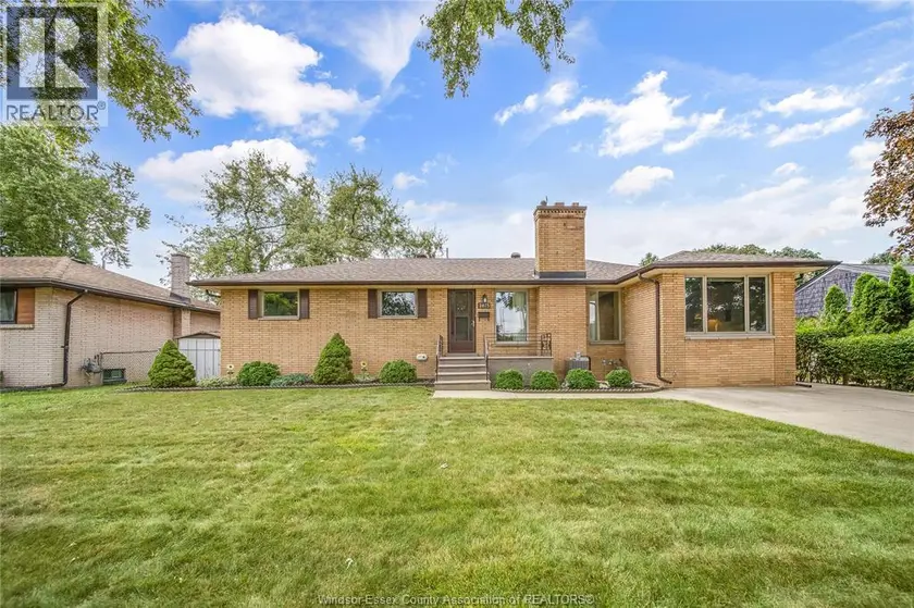 Detached at 2675 MARK AVENUE, Windsor