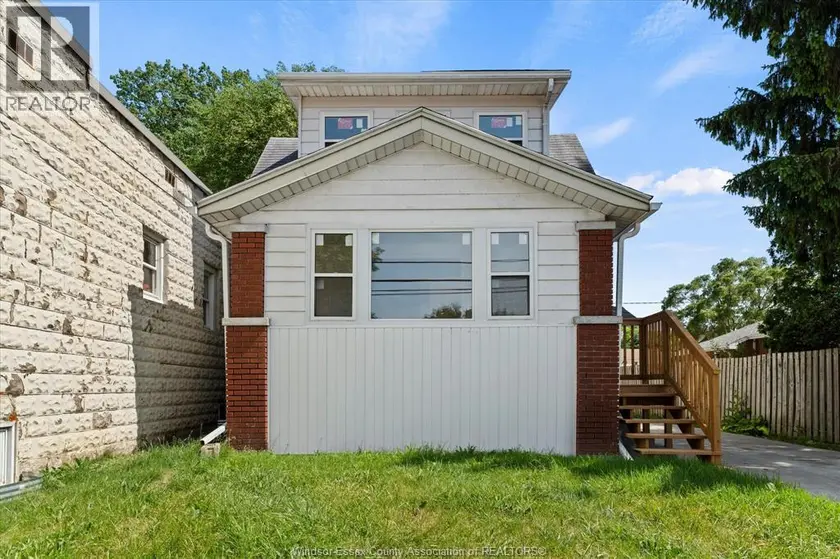 Detached at 6045 Wyandotte STREET East, Windsor