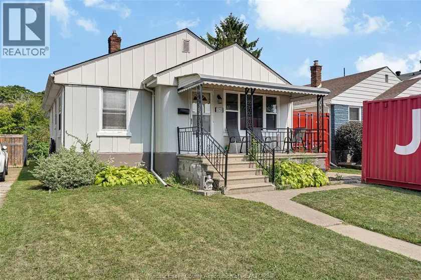 Detached at 2258 parkwood, Windsor