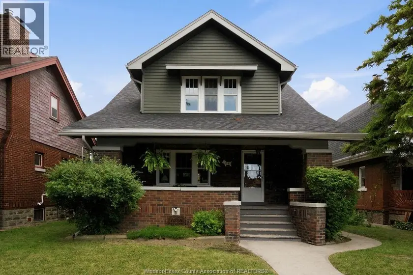 Detached at 1742 ONEIDA COURT, Windsor