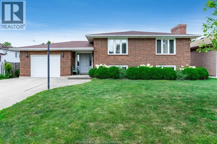 Detached at 37 Elizabeth CRESCENT, Leamington