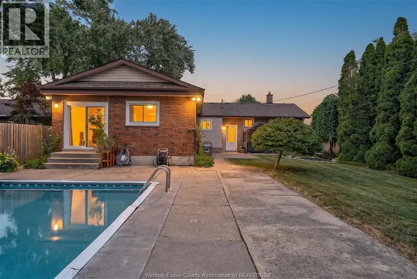 Detached at 3417 WOODLAWN AVENUE, Windsor
