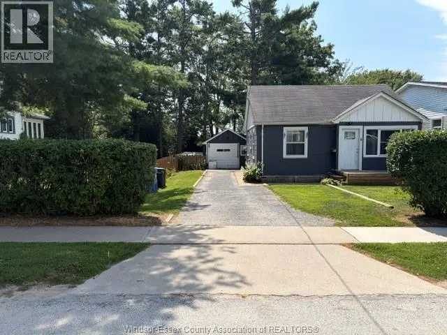 Detached at 14 SMITH AVENUE, Leamington