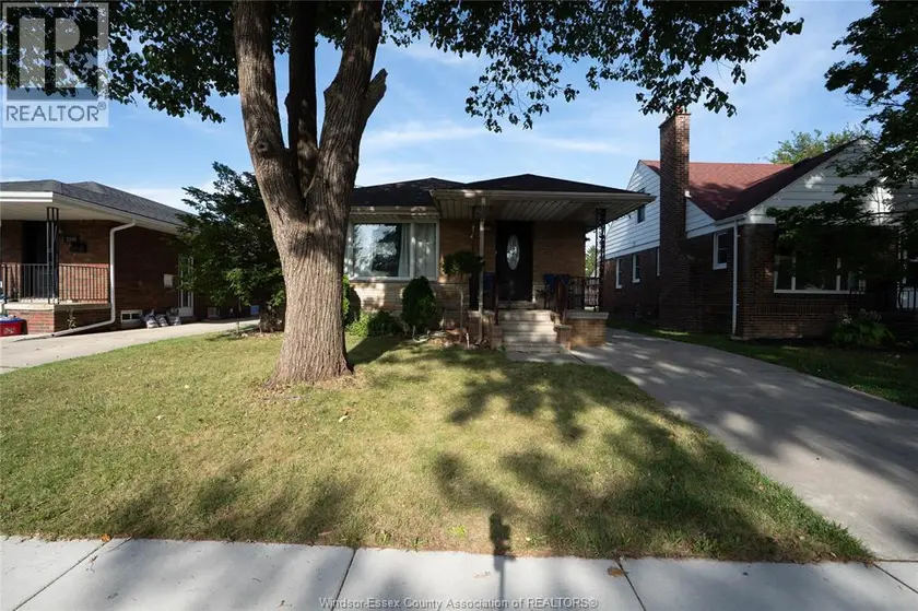 Detached at 2250 Woodlawn AVENUE, Windsor