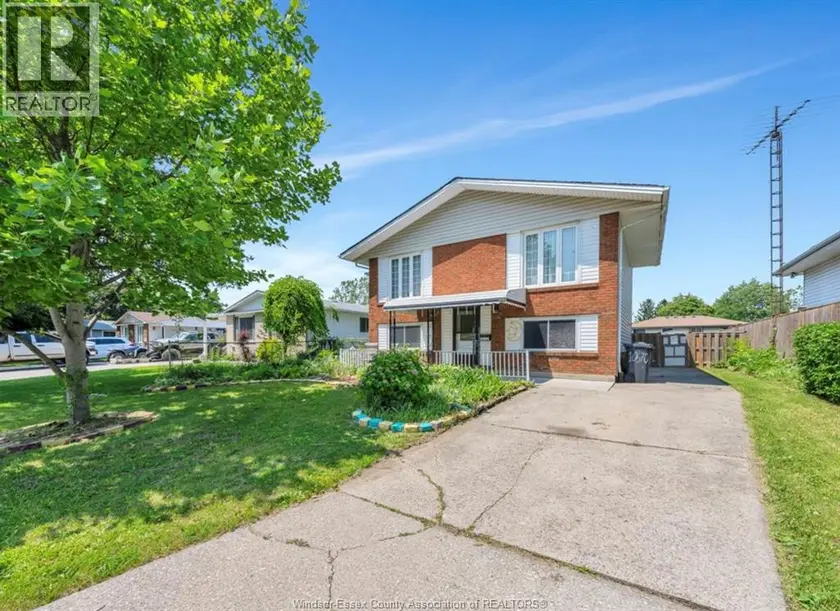 Detached at 10670 LAMBETH ROAD, Windsor