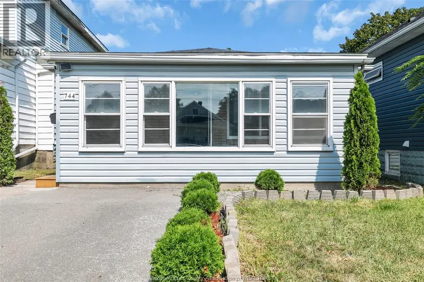 Detached at 744 MCKAY AVENUE, Windsor