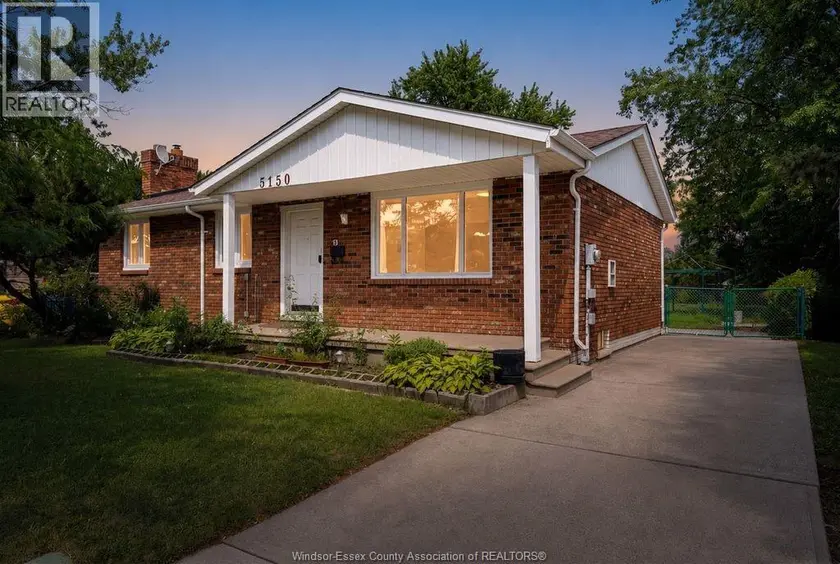 Detached at 3150 FOREST GLADE, Windsor