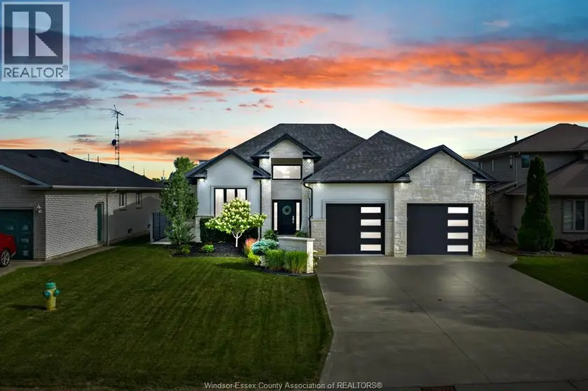 Detached at 22 SHAWNEE COURT, Leamington