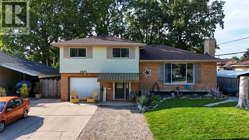 Detached at 1043 Talfourd STREET, Sarnia