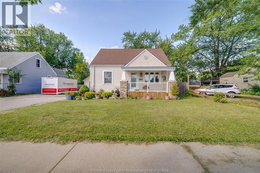 Detached at 1055 JEFFERSON BOULEVARD, Windsor