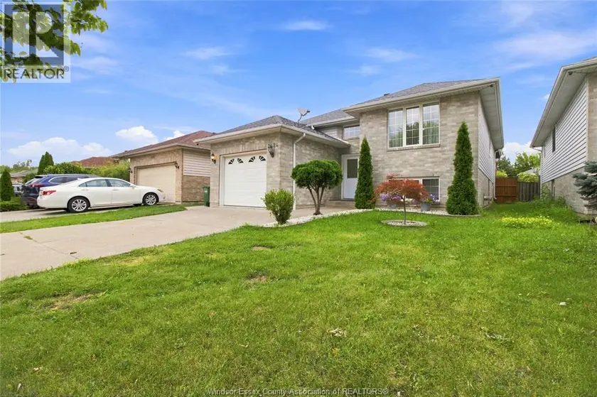 Detached at 2424 TIMBERCREST AVENUE, Windsor