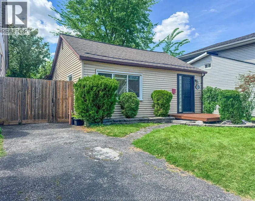 Detached at 2529 ALEXIS, Windsor