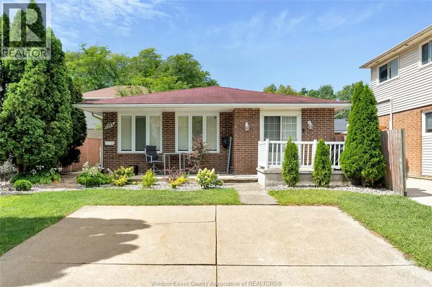 Detached at 1273 AIRE PLACE, Windsor