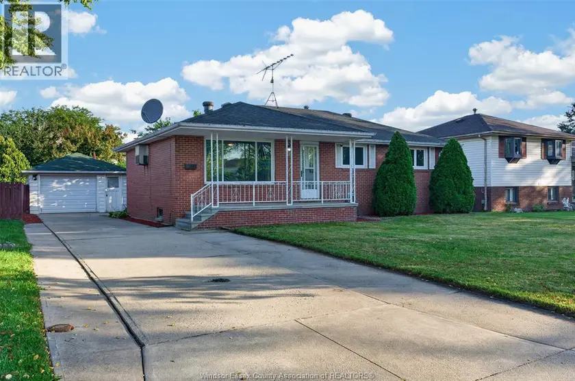 Detached at 5015 COLBOURNE, Windsor