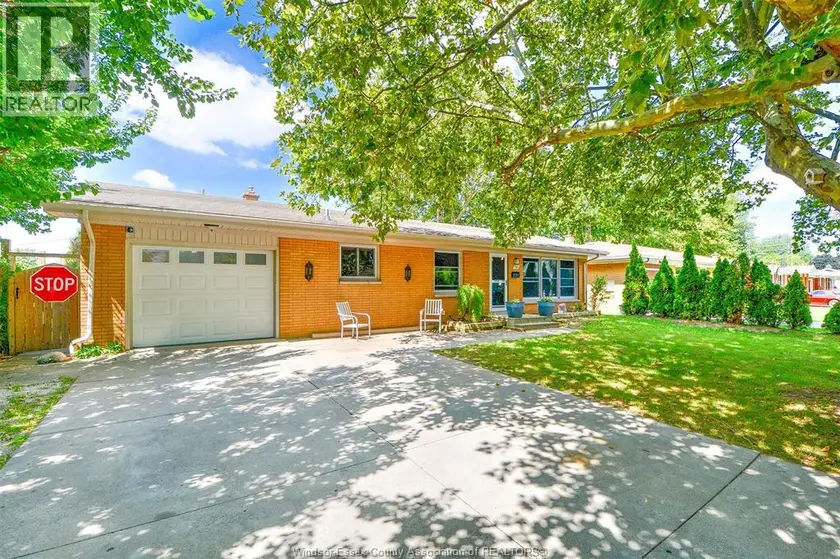 Detached at 116 QUEENS AVENUE, Leamington