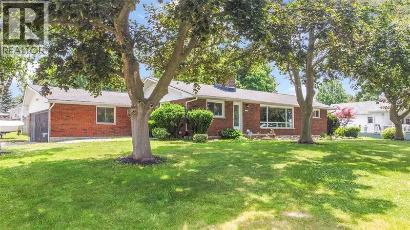 Detached at 1202 ST.CLAIR PARKWAY, St Clair