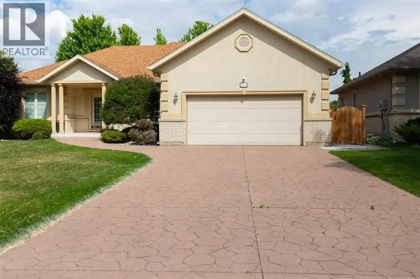 Detached at 582 RIVERSIDE DRIVE, St Clair