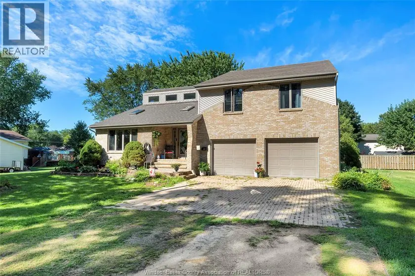 Detached at 943 ERIE, Kingsville