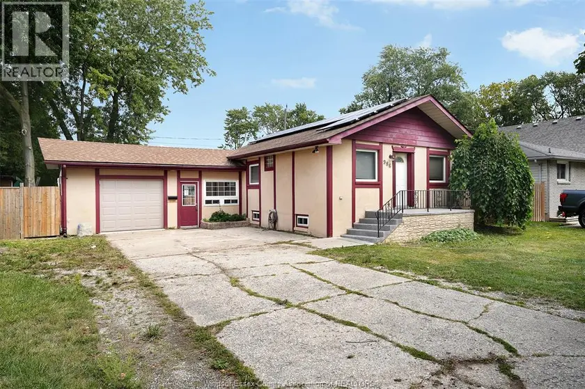 Detached at 986 EASTLAWN, Windsor