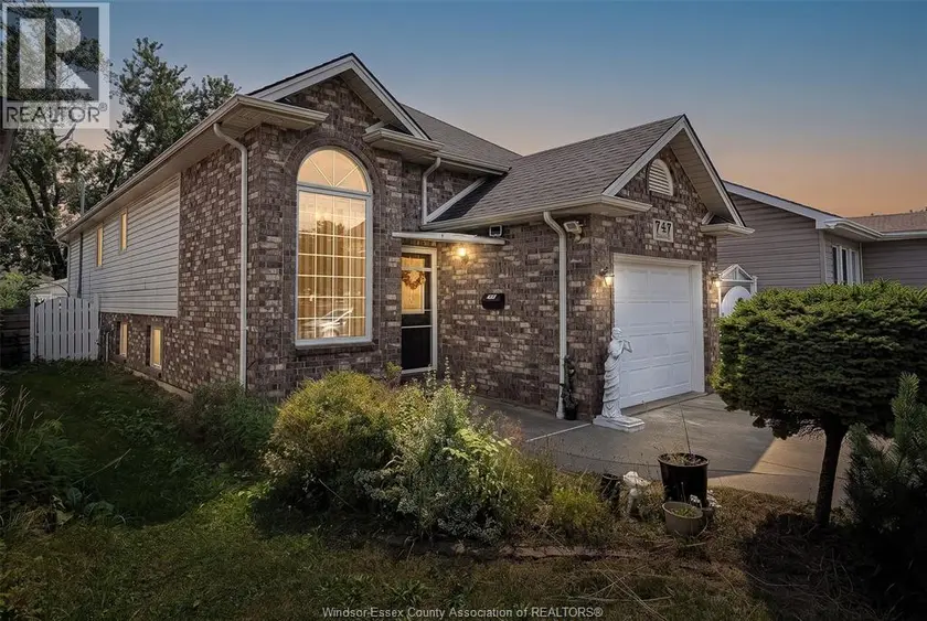 Detached at 747 EUGENIE, Windsor