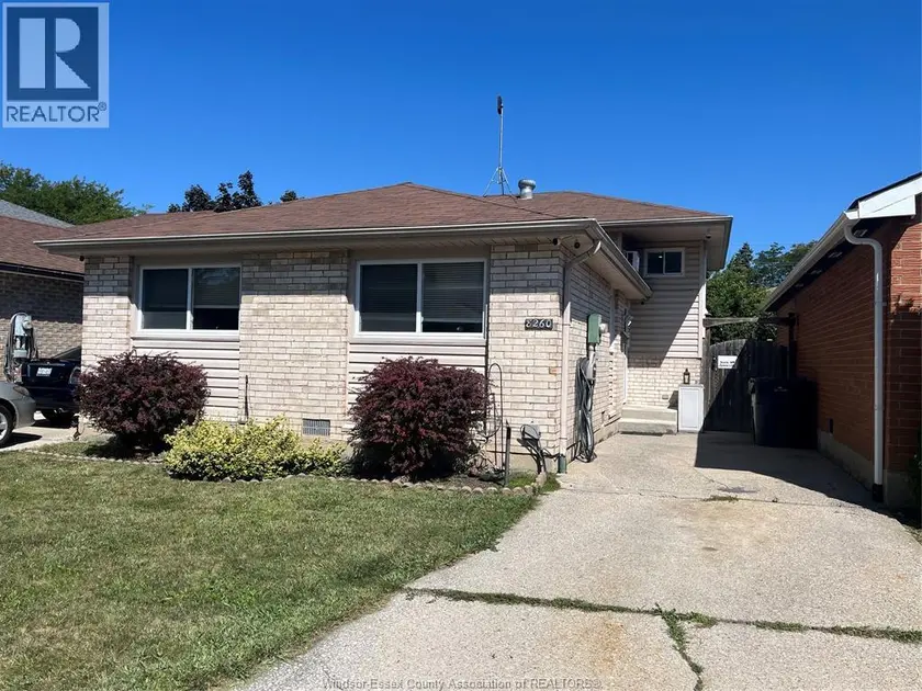 Detached at 8260 GATESIDE PLACE, Windsor