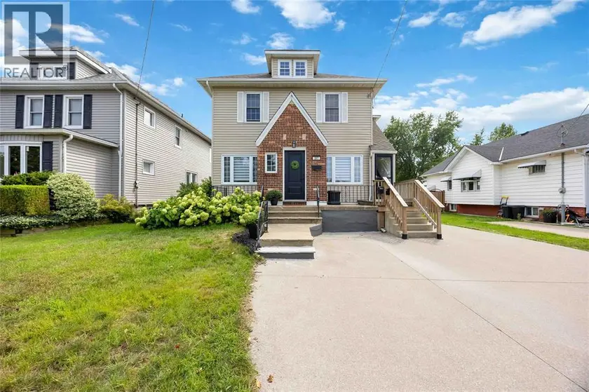 Detached at 207 VICTORIA AVENUE East, Point Edward