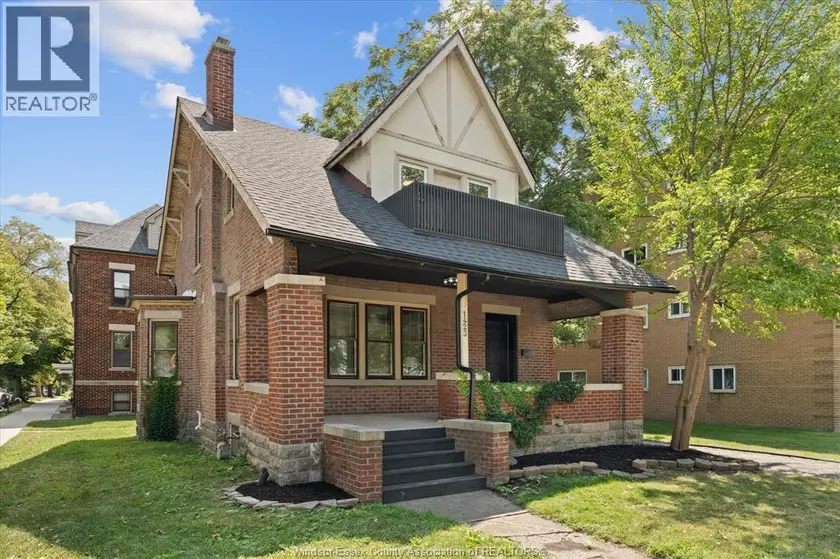 Detached at 1423 RIVERSIDE DRIVE West, Windsor