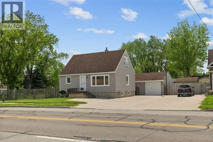 Detached at 64 Park AVENUE East, Chatham