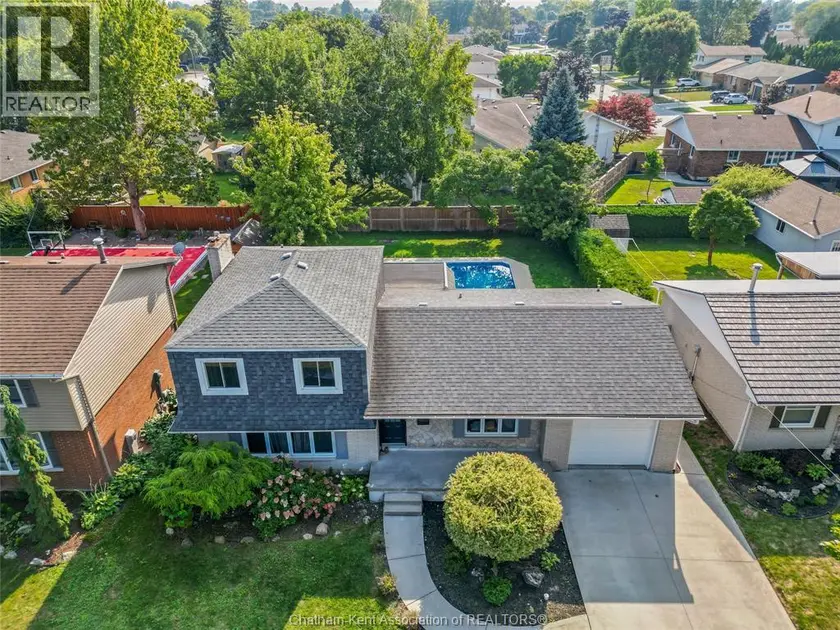 Detached at 71 Parry DRIVE, Chatham
