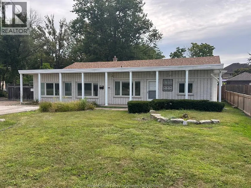 Detached at 4360 HOWARD AVENUE, Windsor