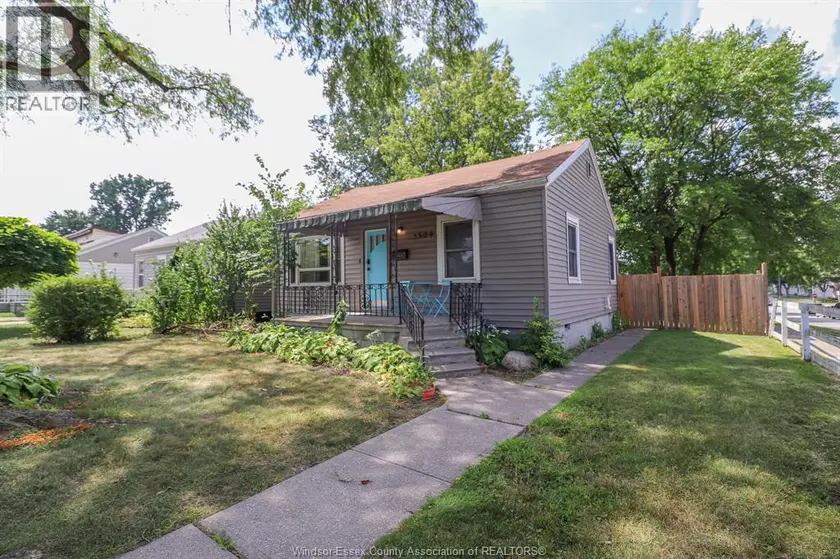 Detached at 3504 BARRYMORE, Windsor